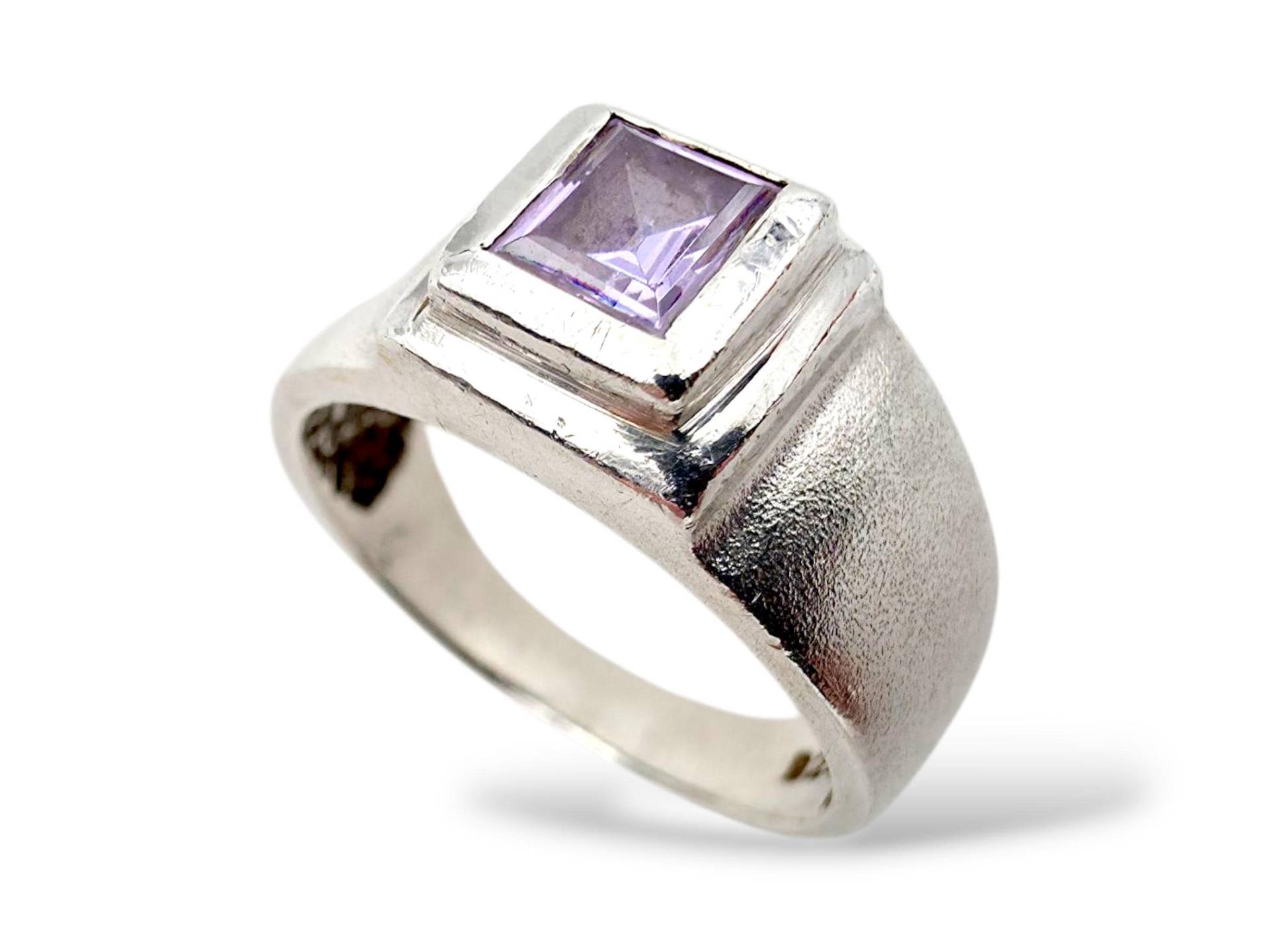 Modernist Sterling Silver Ring With Square-Cut Amethyst - Minimalist Geometric Design Size Eu 55 | Us 7.25 von detaschmuck