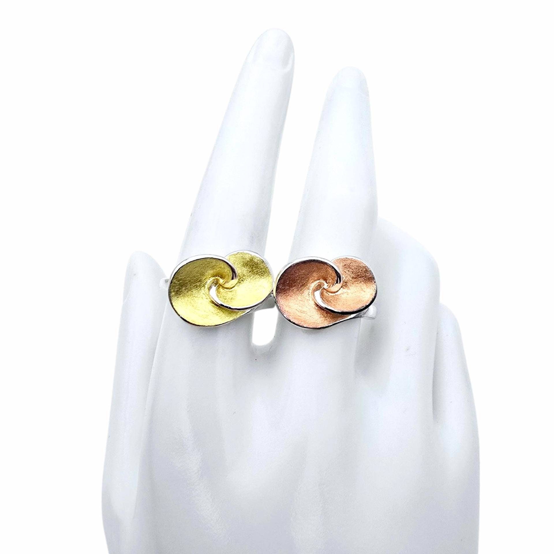 Two Silver Spiral Rings - Modern Statement Ring 925 Wave Ring, Size 58 von detaschmuck