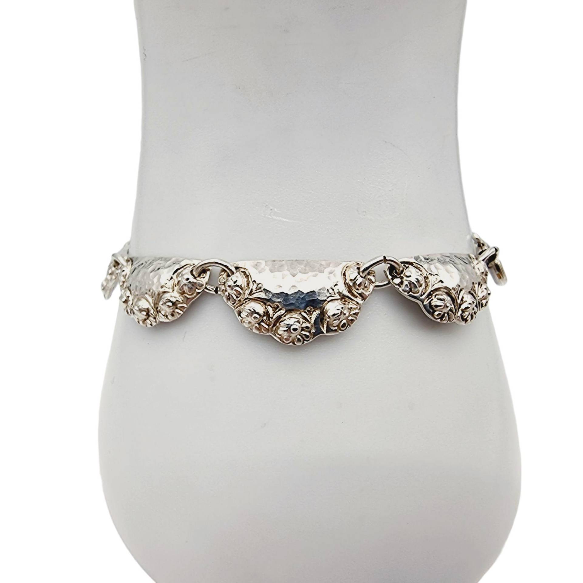 Vintage 800 Silver Floral Scrollwork Bracelet - Ornate Panel Link Hammered Jewelry von detaschmuck