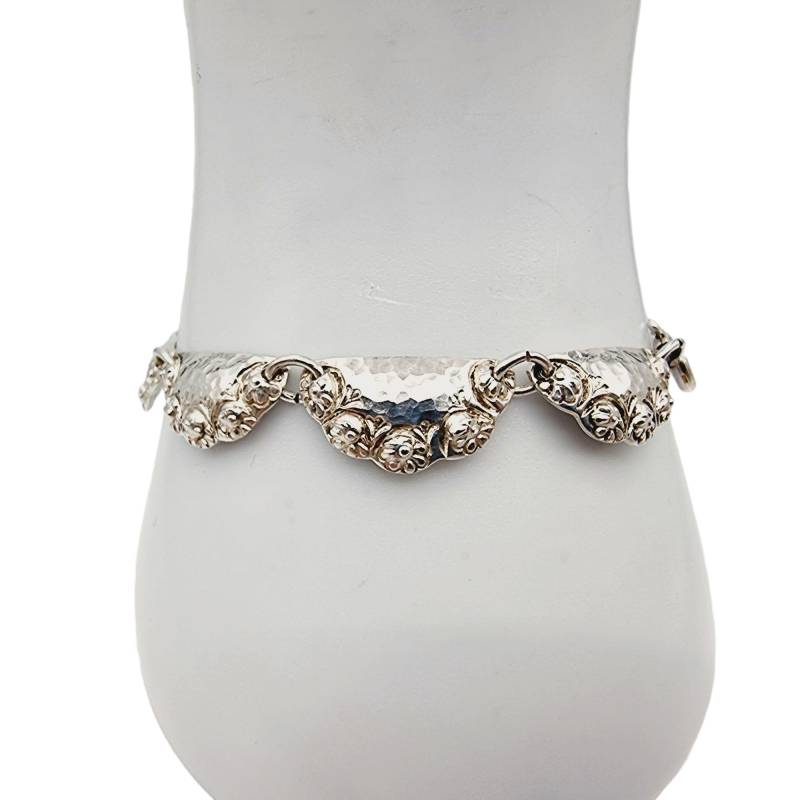 Vintage 800 Silver Floral Scrollwork Bracelet - Ornate Panel Link Hammered Jewelry von detaschmuck