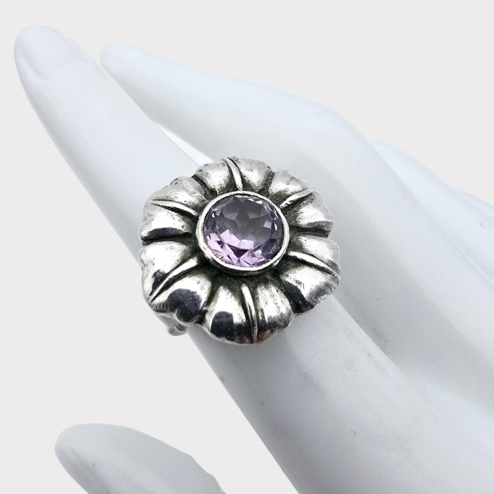 Vintage 835 Silver Flower Ring With Amethyst Stone - Unique Floral Design, Size 51 von detaschmuck