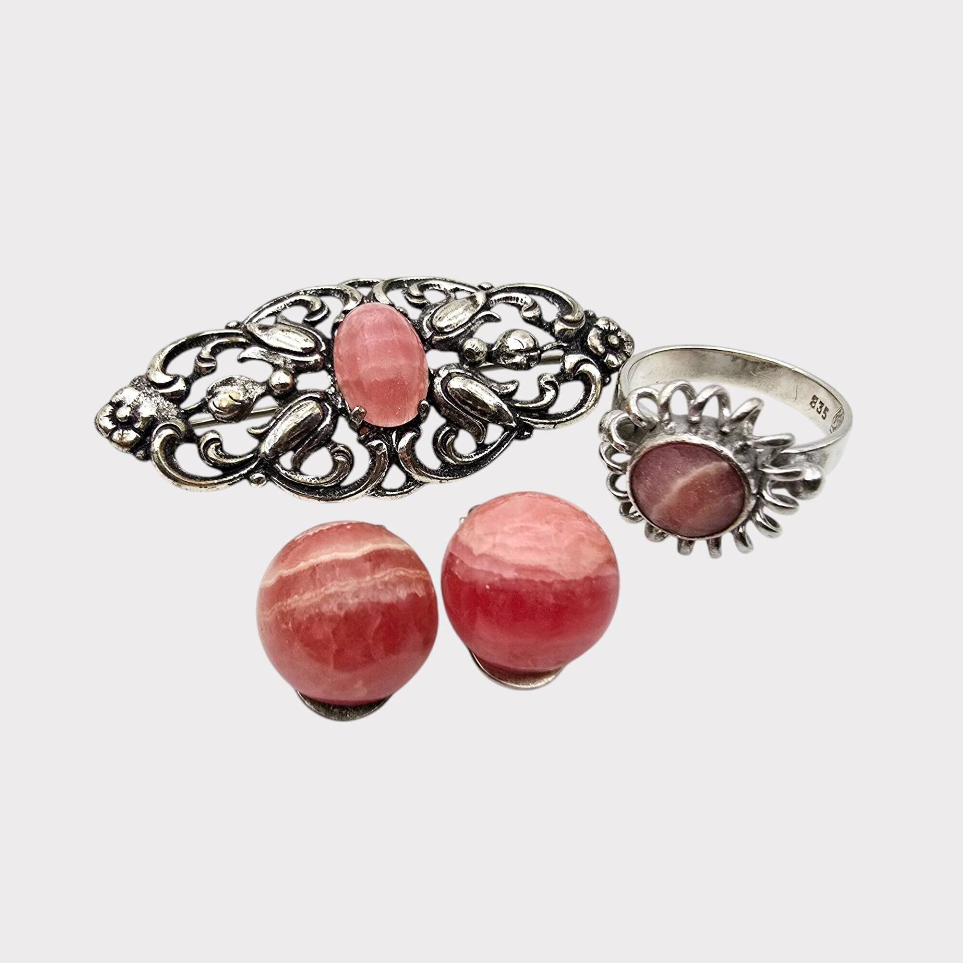 Vintage 835 Silver Jewelry Set With Rhodochrosite - Ring, Brooch, & Earrings Vintage 835 Silver Jewelry Set With Rhodochrosite - Ring, Brooch, & Earrings von detaschmuck