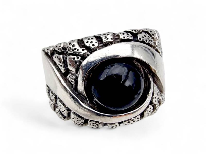 Vintage Brutalist Silver Ring With Black Onyx - Textured Statement Size Eu 55 | Us 7.5 von detaschmuck