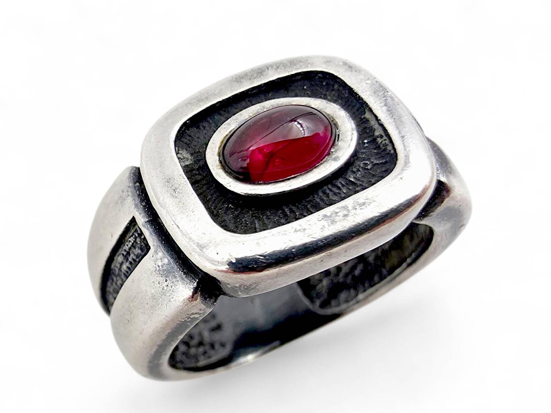 Vintage Brutalist Sterling Silver Ring With Garnet - Designer Signed, 925 Modernist Statement Jewelry, Eu 53 | Us 6.5 von detaschmuck