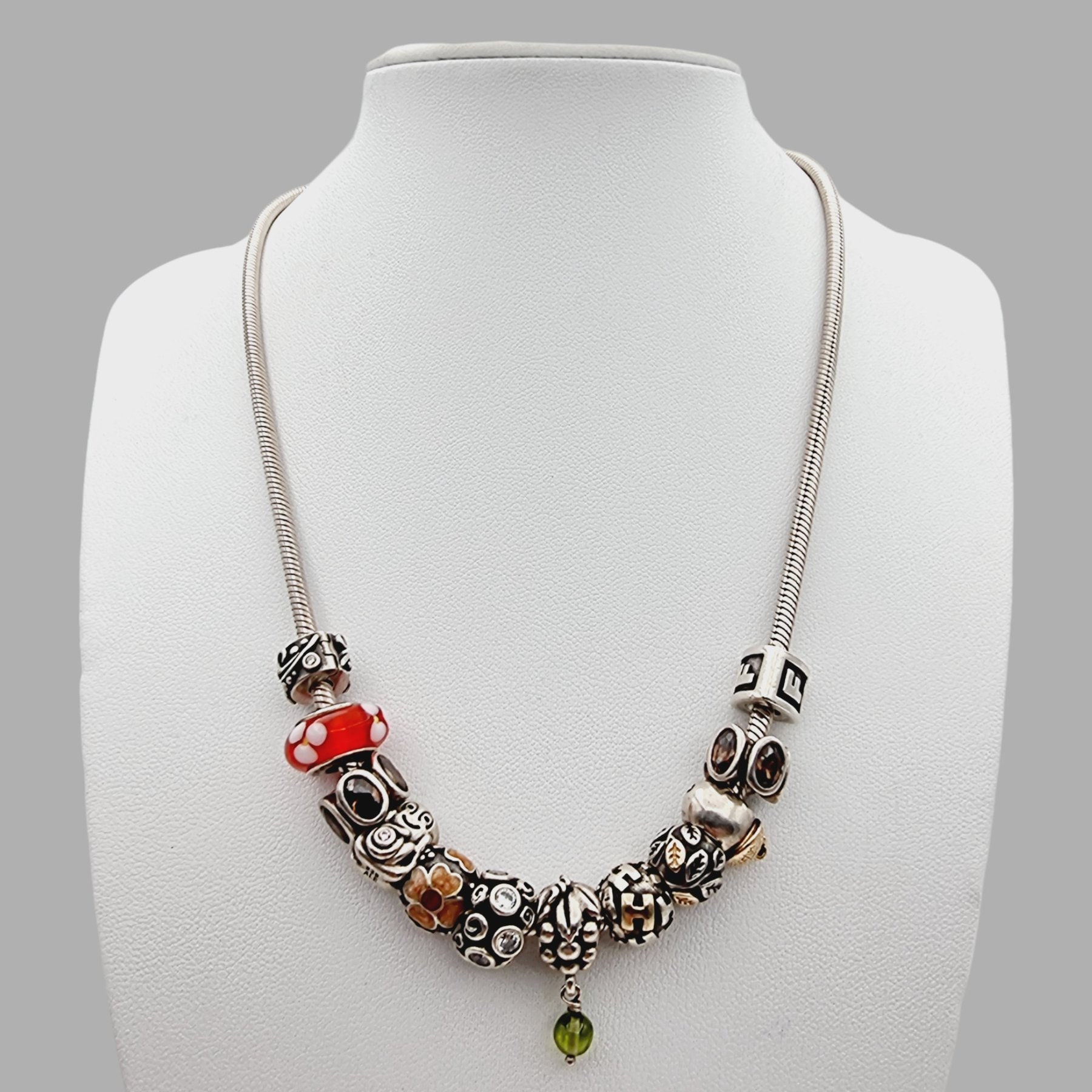 Vintage Pandora Silver Necklace With Beautiful Charms Vintage Pandora Silver Necklace With Beautiful Charms von detaschmuck