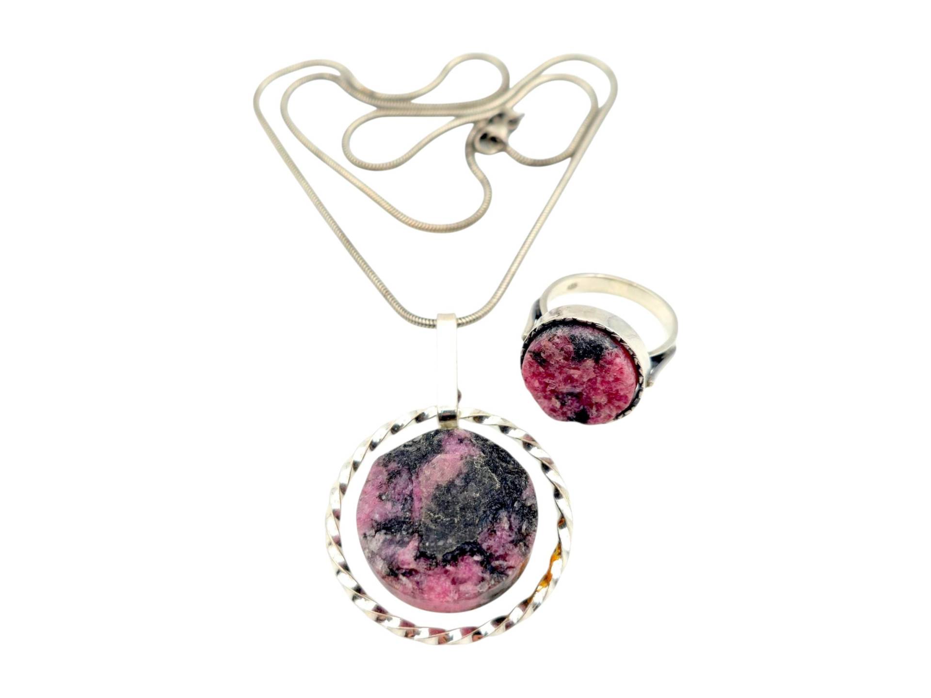Vintage Rhodonite Pendant & Ring Set in 835 Silver | Eu 56 - Pink Black Stone 48×32mm Pendant, 45cm Chain Vintage Rhodonite Pendant & Ring Set in 835 Silver | Eu 56 - Pink Black Stone 48×32mm Pendant, 45cm Chain von detaschmuck