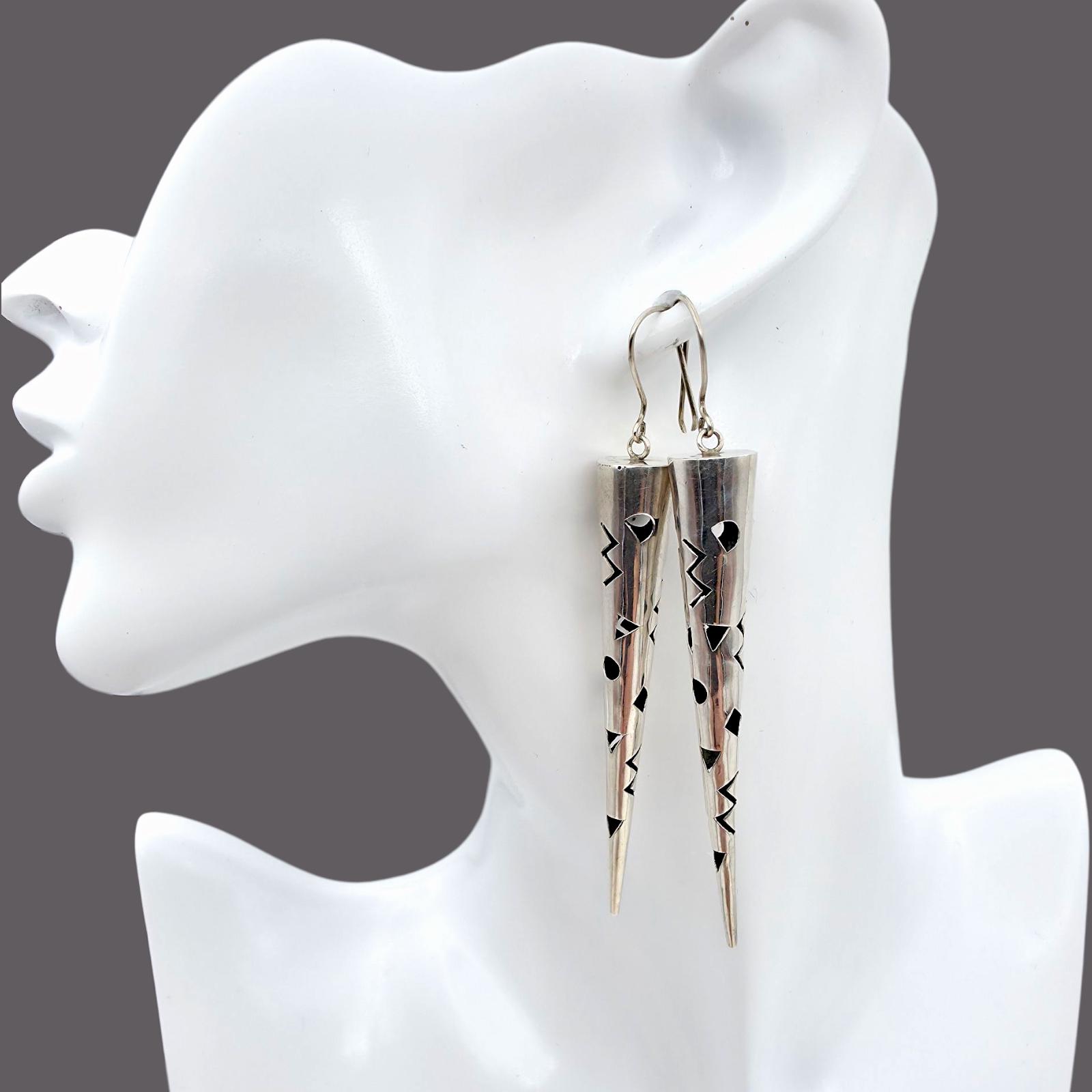 Vintage Silver Long Dangle Earrings - Geometric Cut-Out Design, 8.6cm von detaschmuck