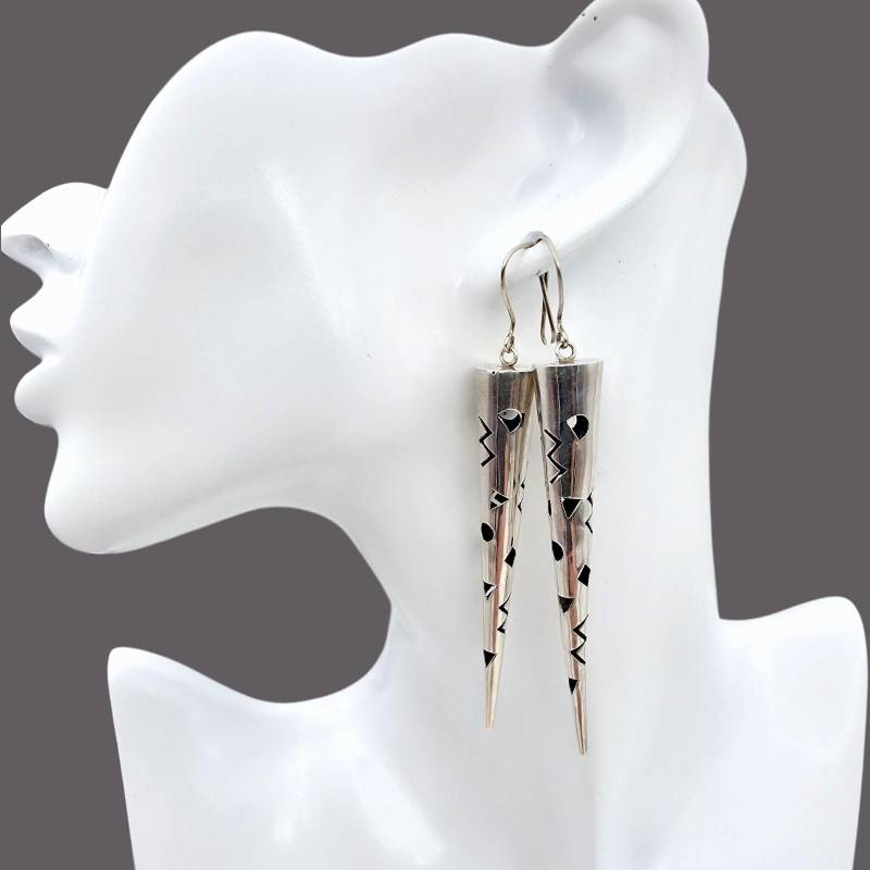 Vintage Silver Long Dangle Earrings - Geometric Cut-Out Design, 8.6cm von detaschmuck