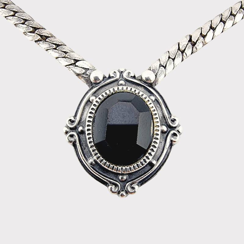 Vintage Silver Necklace With Faceted Black Pendant, Ornate Design, 40 cm von detaschmuck