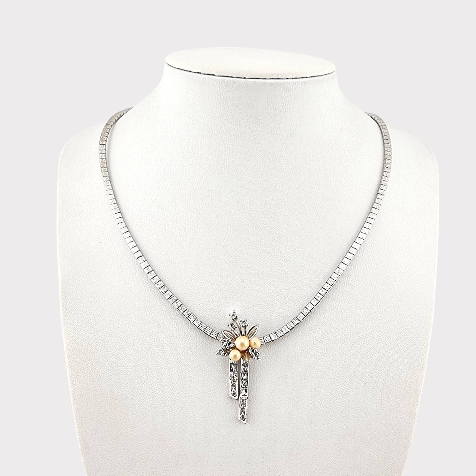 Vintage Silver Necklace With Faux Pearls & Rhinestones - Elegant Floral Design von detaschmuck