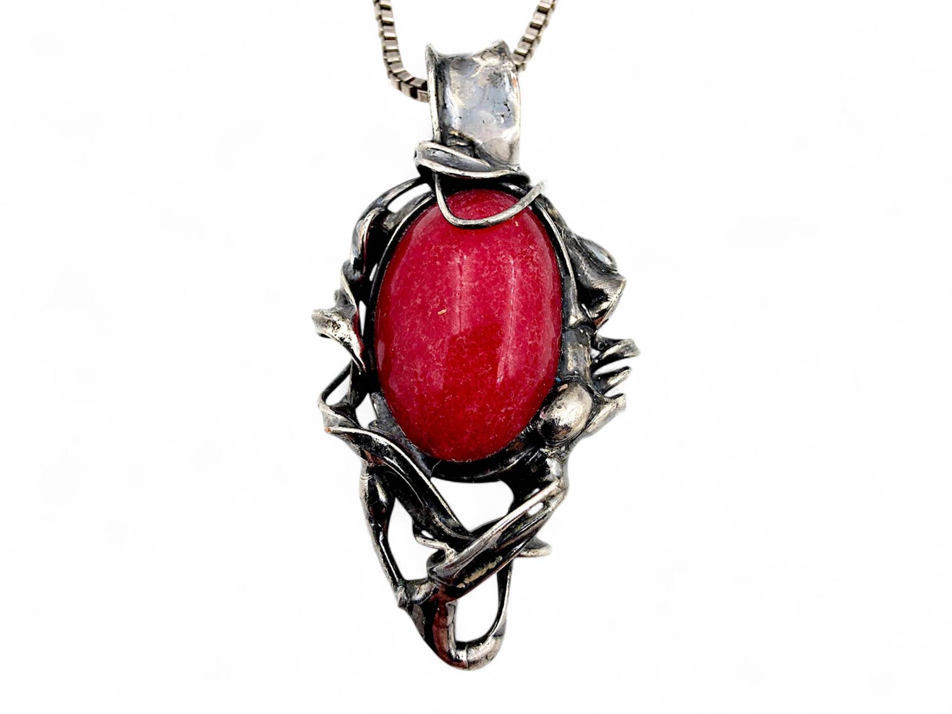 Vintage Silver Necklace With Red Cabochon Stone, Brutalist Art Nouveau Pendant, 31.4G, 60cm von detaschmuck