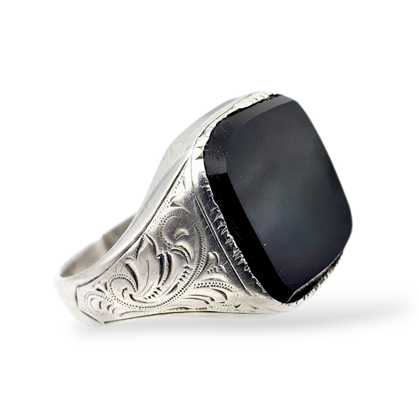 Vintage Silver Signet Ring With Black Onyx - Engraved Details Eu 61 | Us 9.5 von detaschmuck