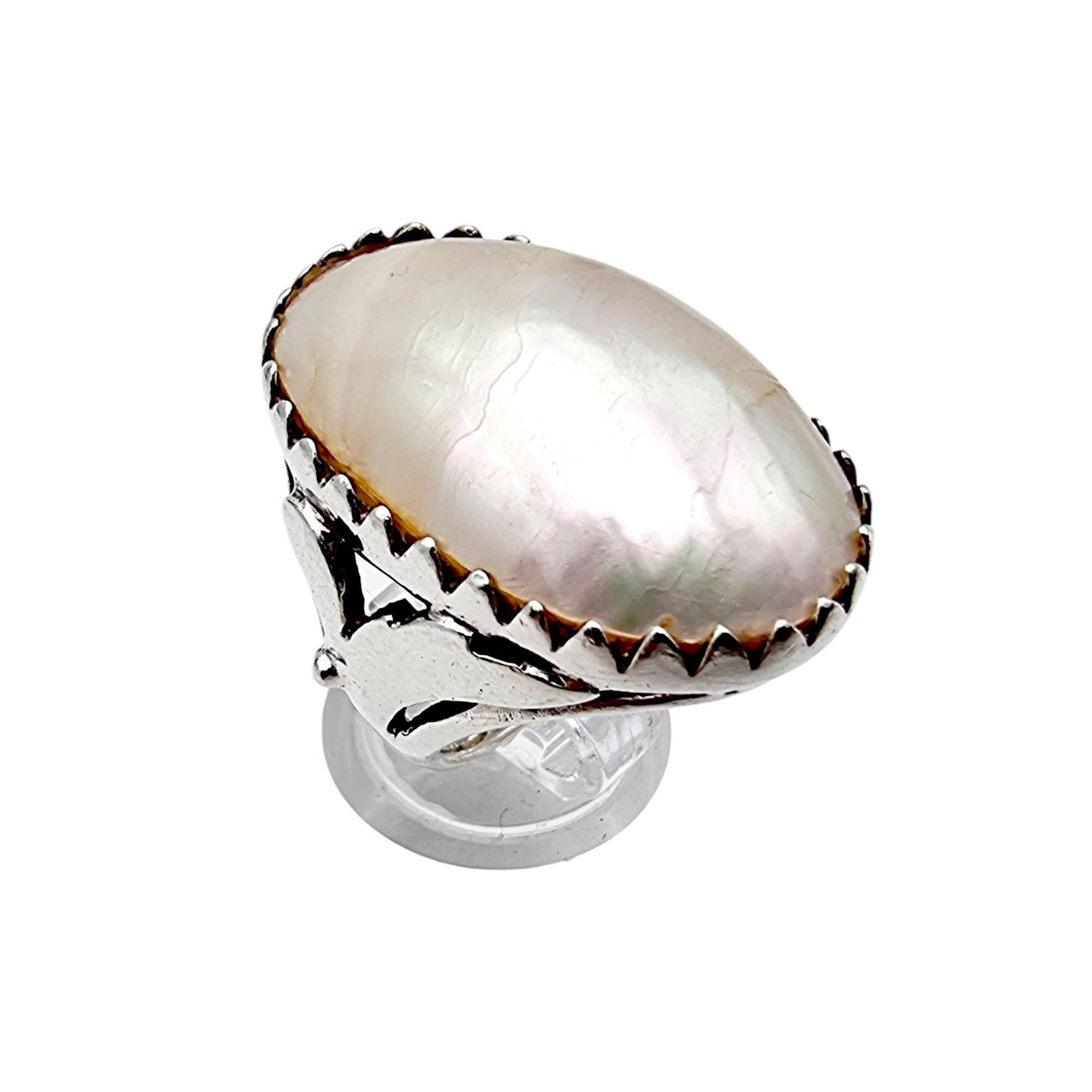 Vintage Silver Statement Ring With Large Mother Of Pearl Cabochon, Modernist Design, Eu 54 | Us 6.75 von detaschmuck