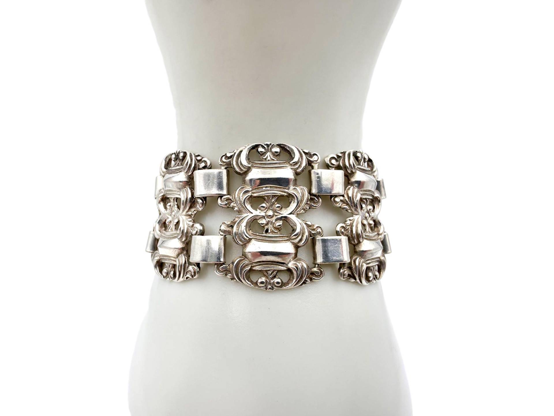 Vintage Silver Wide Bracelet 1950S-70S| Ornate Baroque Revival Link Design, 17cm, 30mm Width von detaschmuck