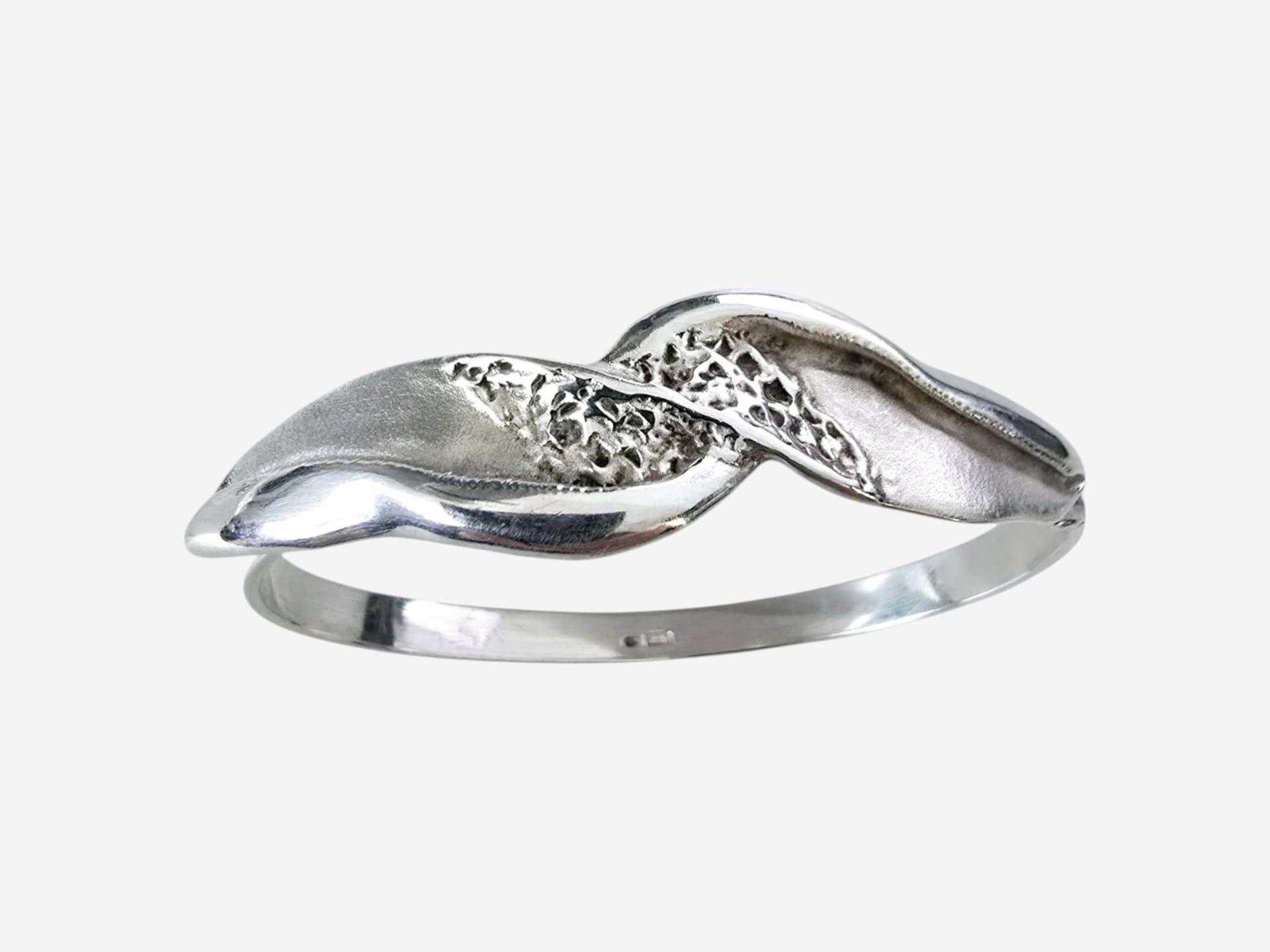 Vintage Sterling Silver Hinged Bangle - Organic Modernist Design von detaschmuck