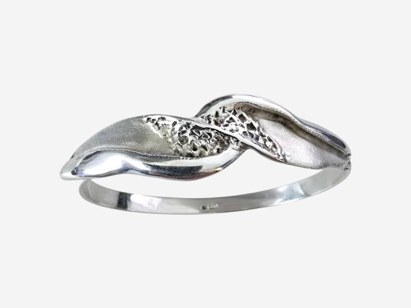 Vintage Sterling Silver Hinged Bangle - Organic Modernist Design von detaschmuck