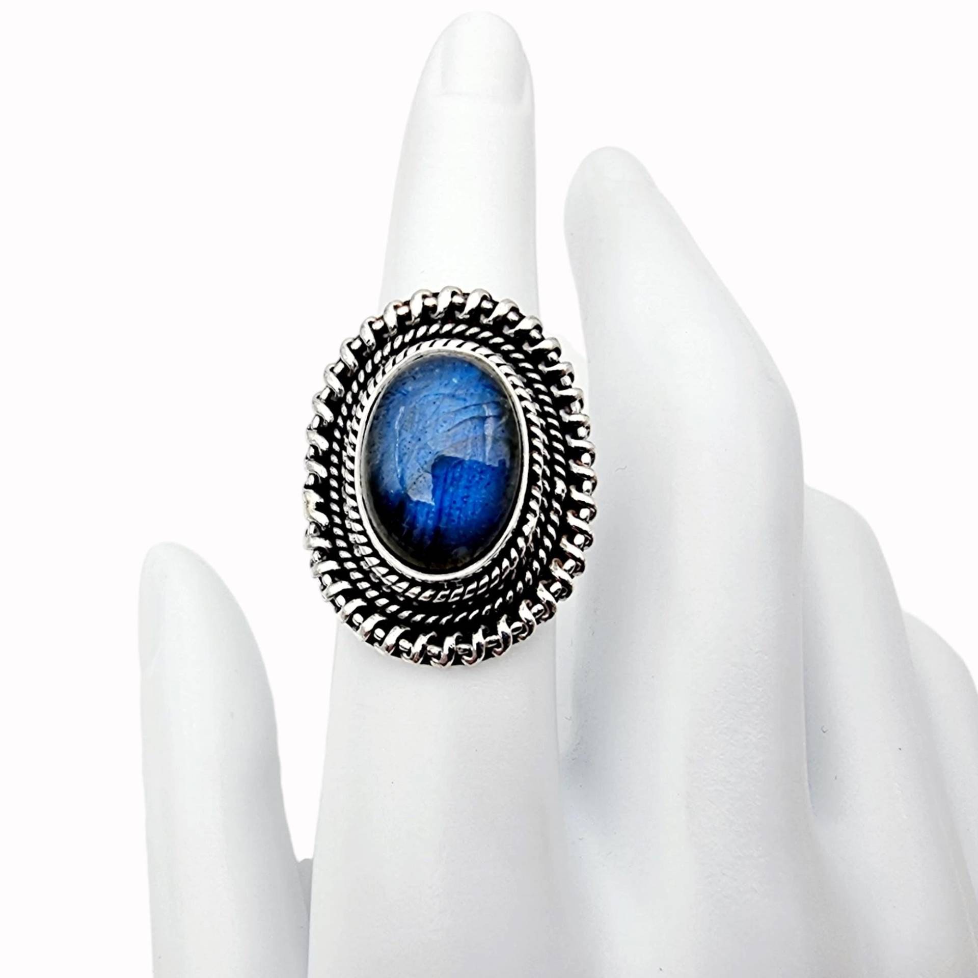 Vintage Sterling Silver Labradorite Statement Ring - Oval Cabochon, Filigree Frame, Boho Chic, 52 | Us 6 von detaschmuck