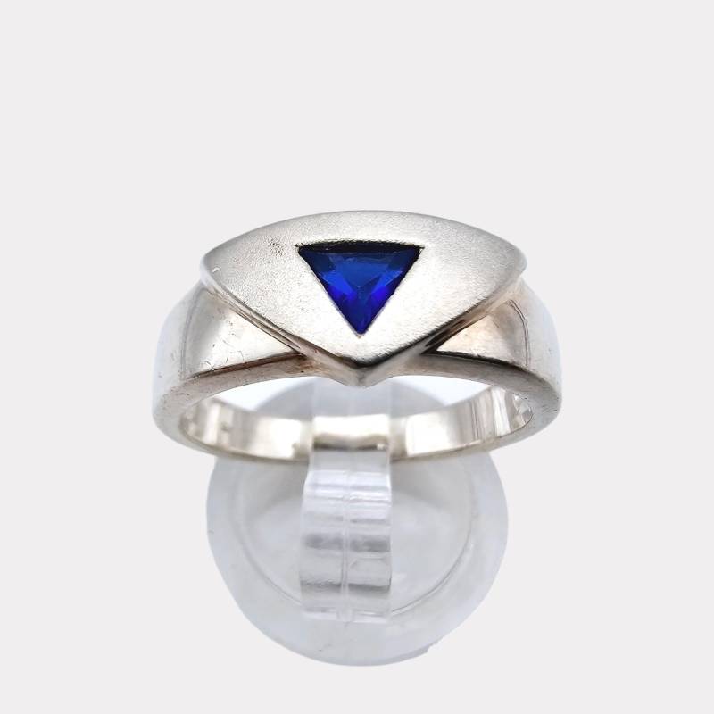 Vintage Sterling Silver Ring With Blue Triangle Gemstone - Modernist Design, Size 56 von detaschmuck