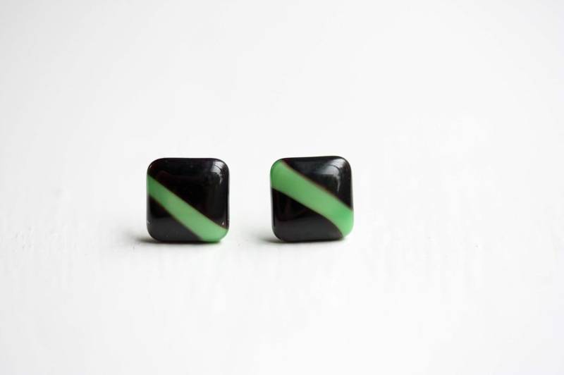 Grüne Streifen Ohrstecker, Schwarze Glas Ohrstecker von diamentdesigns