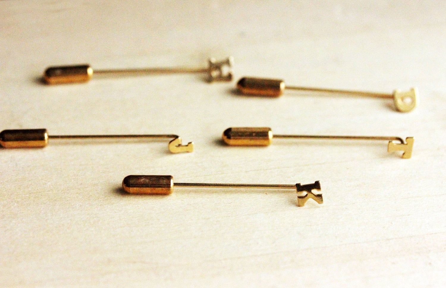 Initial Stickpin Gold, Buchstabe Stickpin, Groomsmen Pin, Gold Pin Initial Stickpin Gold, Buchstabe Stickpin, Groomsmen Pin, Gold Pin von diamentdesigns