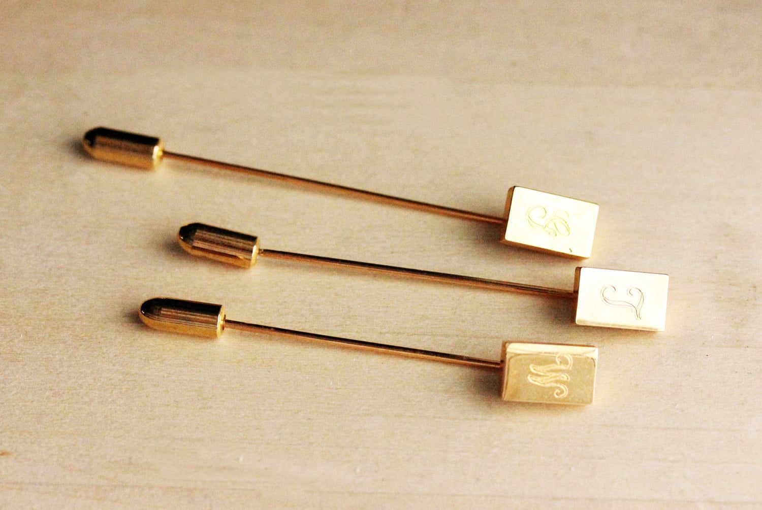 Initiale Stickpin Gold, Buchstabe Stickpin, Initial Pin, Briefnadel, Blumenstrauß, Krawattennadel, Anstecknadel, Tie Tac, Stick Anfangsschmuck von diamentdesigns