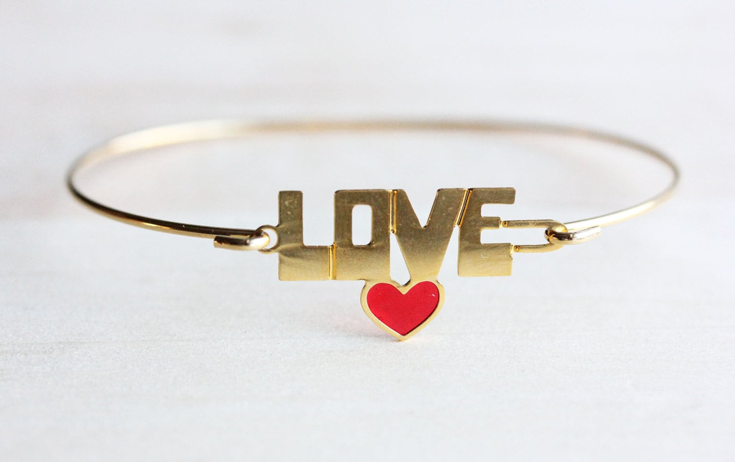 Liebe Haken Armband, Gold Kleines Wort Geschenk Manschette, Kleine von diamentdesigns