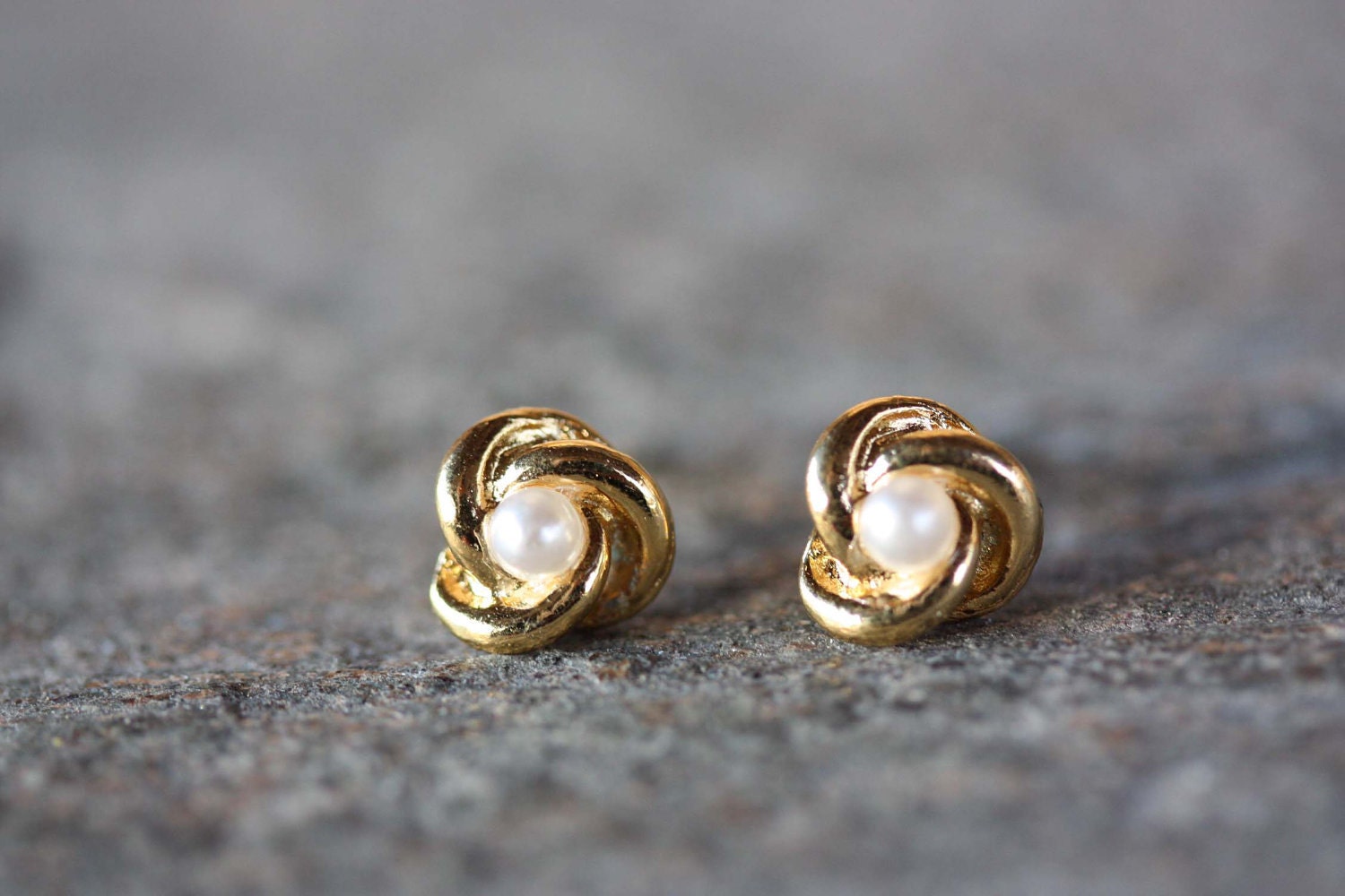 Perlen Knoten Ohrstecker, Runde Wirbel Gold Ohrstecker Ohrringe, Vintage von diamentdesigns