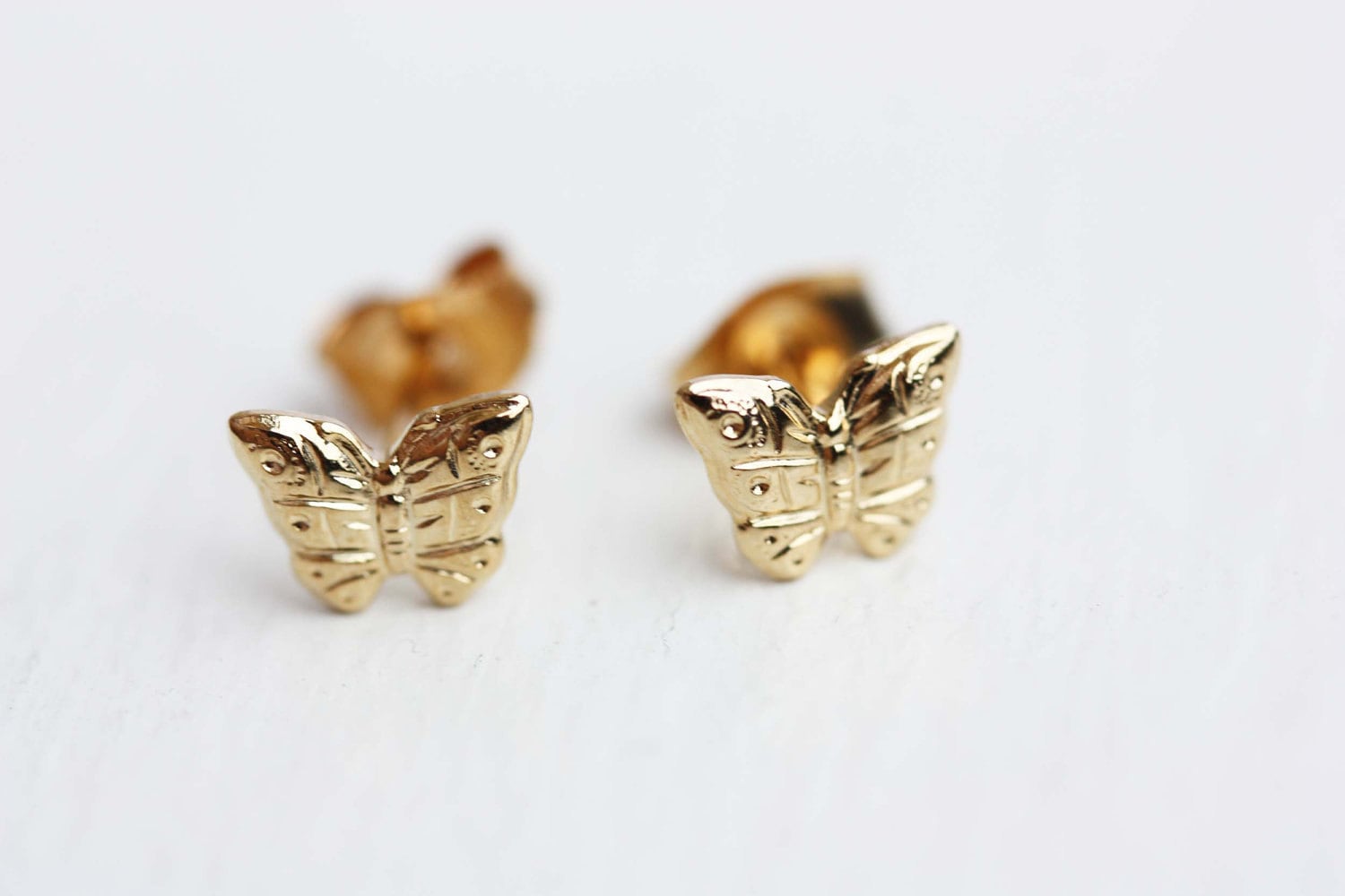 Schmetterling Ohrstecker, Gold Winzige Flügel Ohrringe, Ohrstecker von diamentdesigns