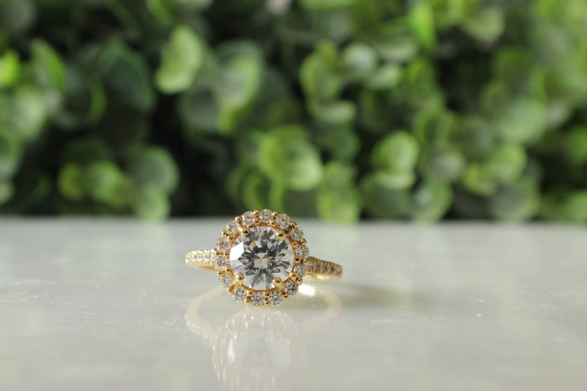 2.5 Ct Runder Solitär Diamantring, Moissanite Verlobungsring, 14K Massivgold, Halo-Einstellung, Naturdiamanten, Geschenk Für Sie von diamondaffaire