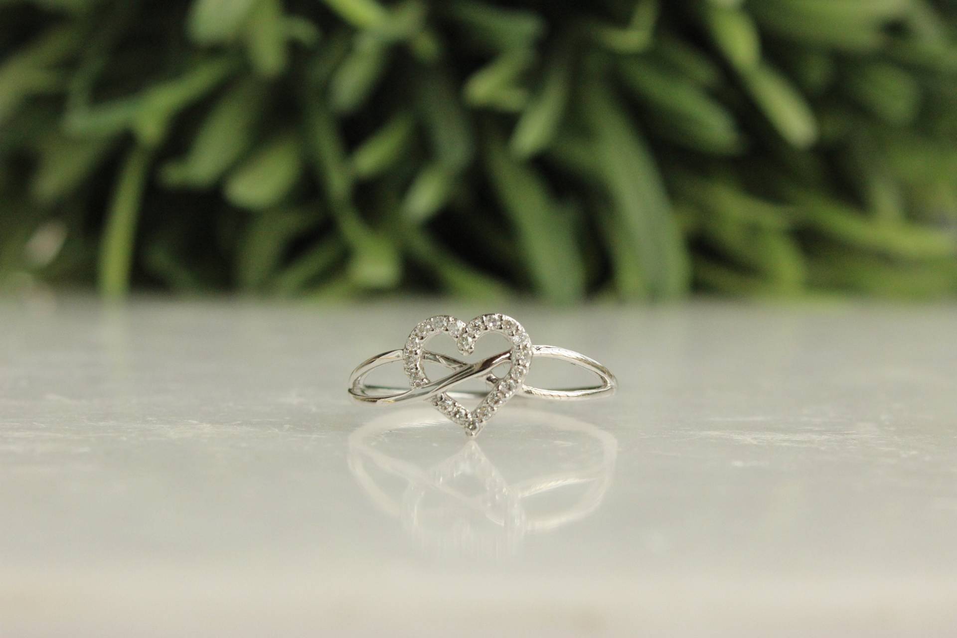 Herz Infinity Diamant Ring, 14K Massivgold, Naturdiamanten, Geschenk Für Sie, Alltagsschmuck von diamondaffaire