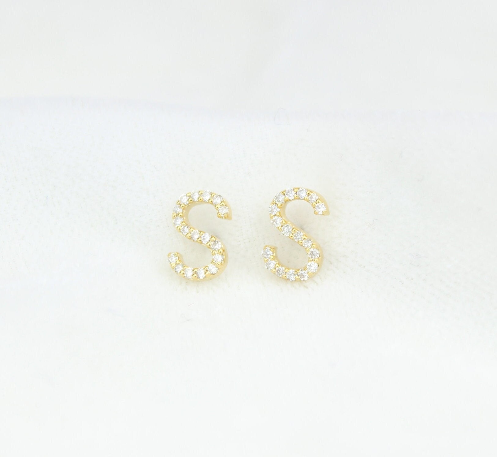 S-Initiale Ohrstecker, 14K Solid Gold, Natürliche Ohrringe, Geschenk Für Sie, Personalisierter Schmuck von diamondaffaire