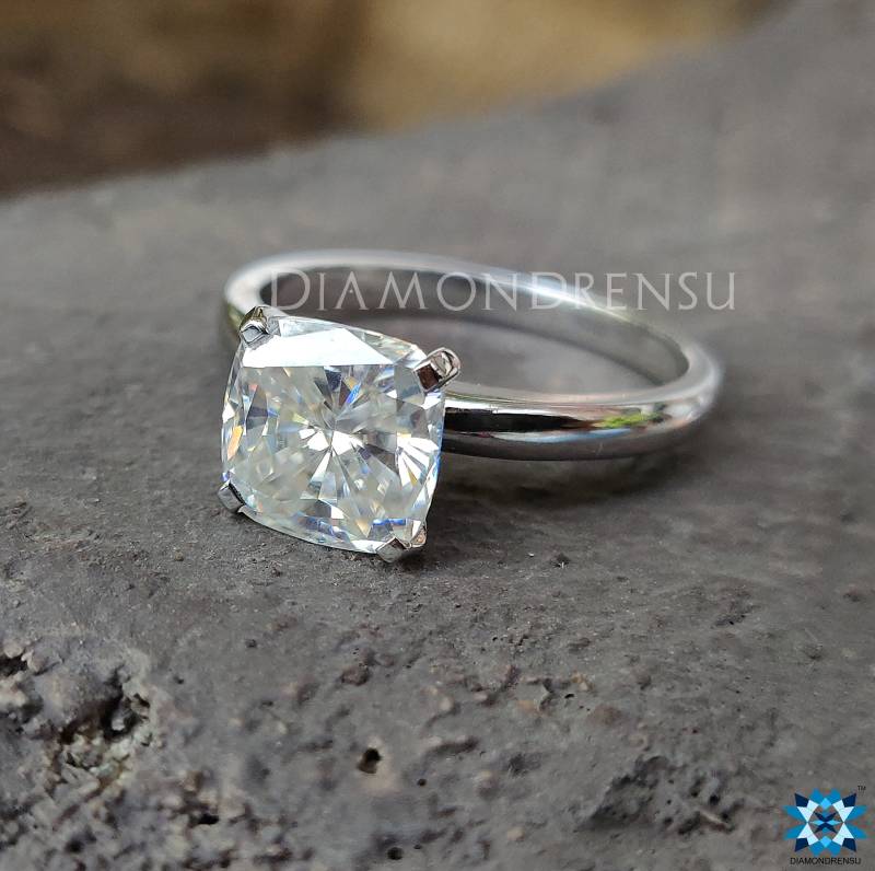 2 Karat Kissen Moissanite Solitaire Verlobungsring, Ehering Für Sie, Solider Gelb/Weiss Rose Gold Ring Jubiläum von diamondrensu