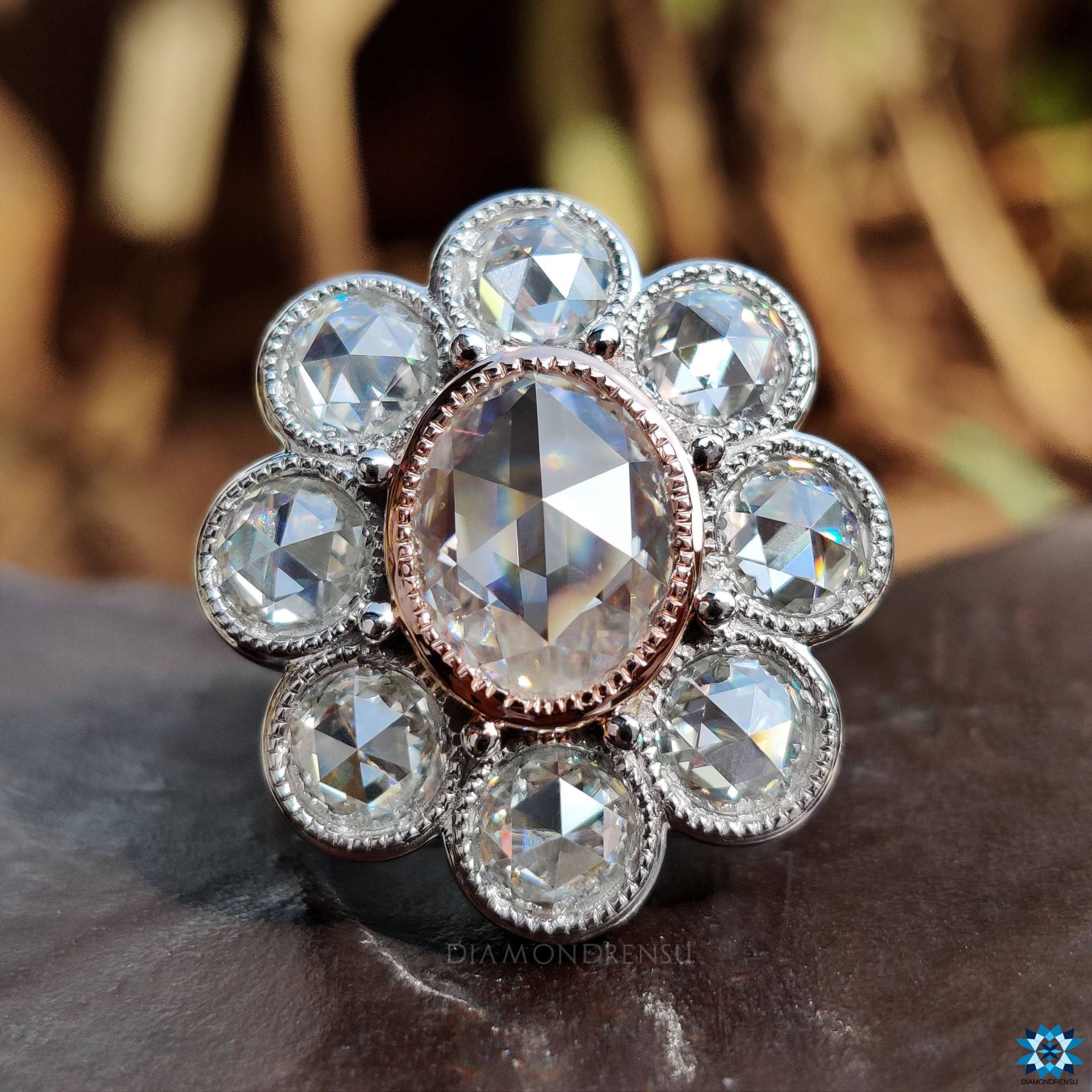 Cluster Halo Ring, 5.48 Tcw Oval Rose Moissanite Verlobungsring, Ehering, Lünette Milgrain Fassung, Vintage Style Antiker Rosenschliff von diamondrensu