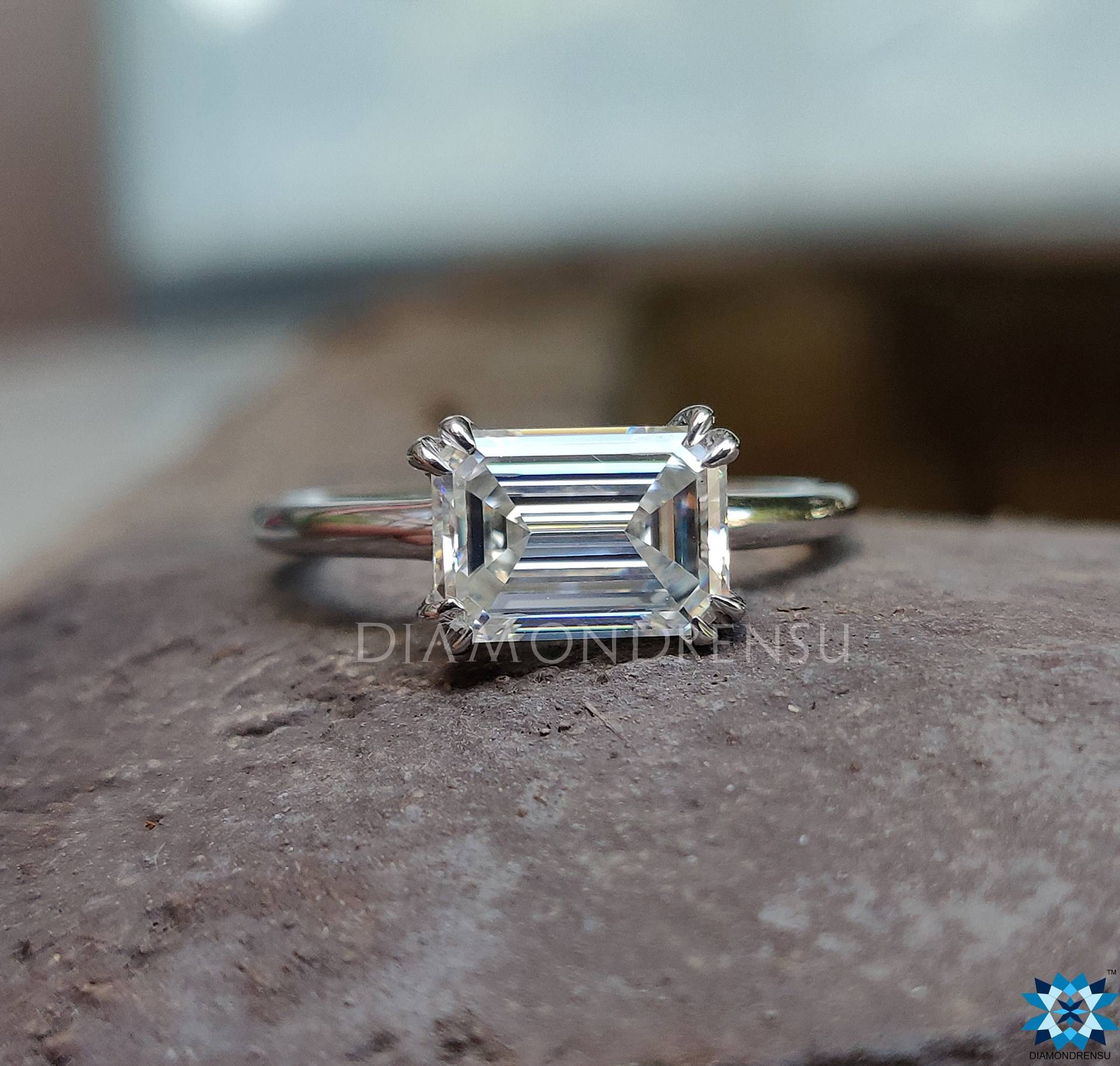 Moissanit Solitär Verlobungsring Im Smaragdschliff, Doppelkralle Mit Kathedralenfassung, Versprechensring Für Sie, Jahrestagsgeschenk Frauen von diamondrensu