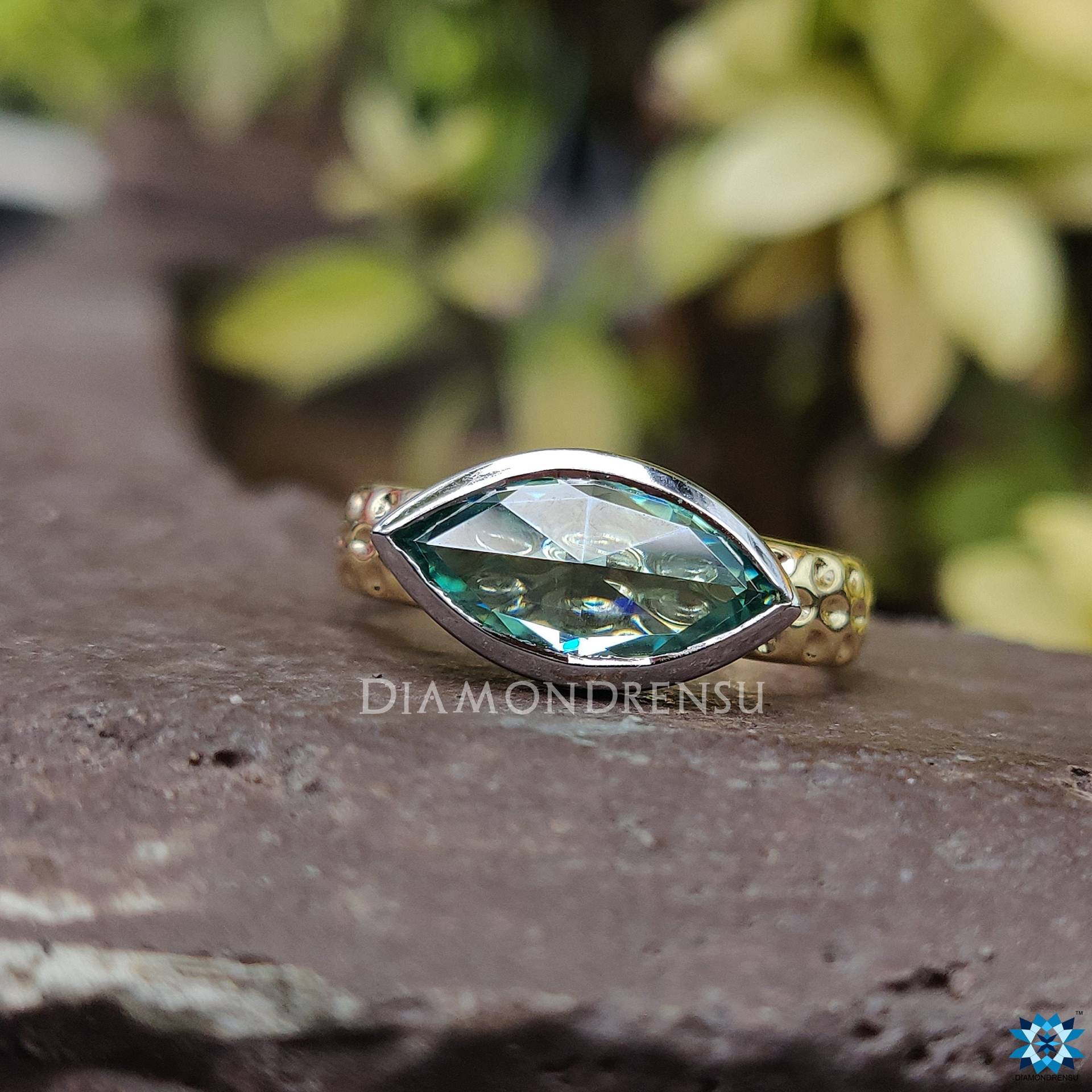 Vintage Verlobungsringe Mit Marquise Rose Cut Grünem Moissanit, Lünette Set Zweifarbige Ring, Ehering, Jahrestagsgeschenk Ring Für Frauen von diamondrensu