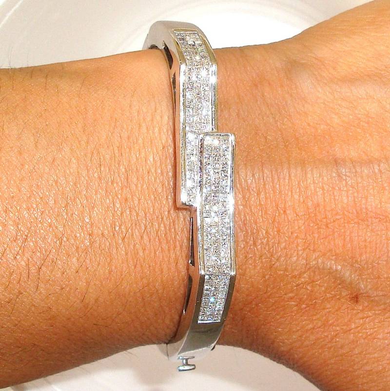 Wunderschöner 2Ct Vs1/G Princess Invisible Diamonds 14K W Gold Armreif von diamondsbysheena