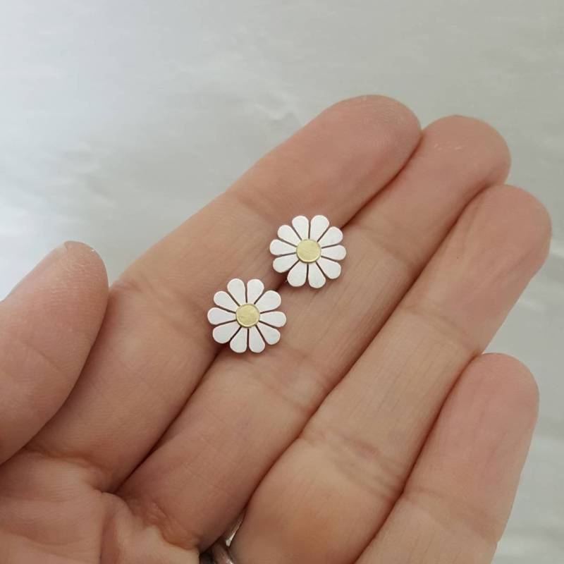 Gänseblümchen Ohrstecker Aus Silber Und 750 Gold von dianagreenwood