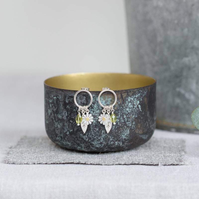 Silber Daisy Charm Ohrringe von dianagreenwood