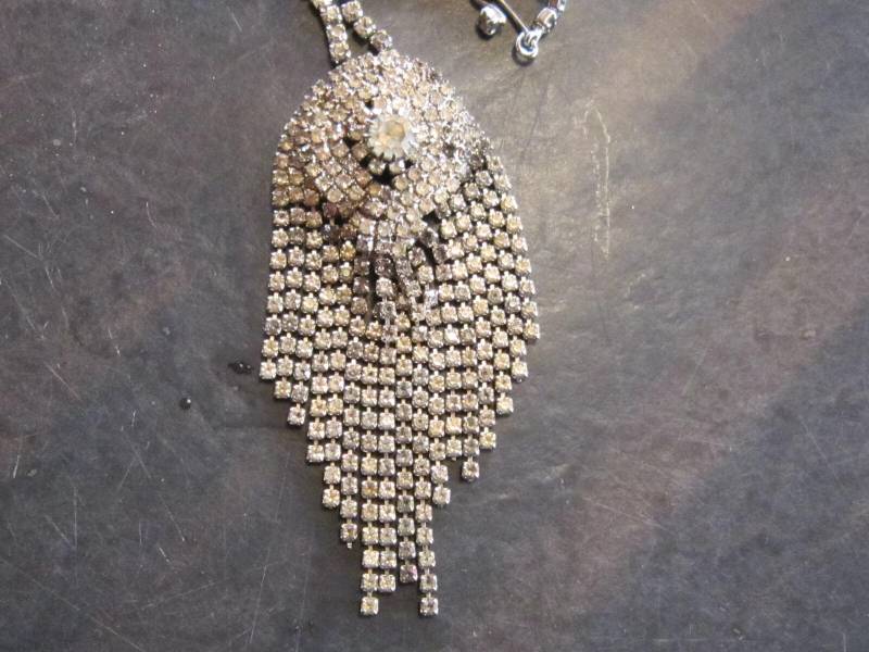 Erstaunliche Strass Halskette 3 1/2" Anhänger Hollywood Regency Wunderschöne von diddle47