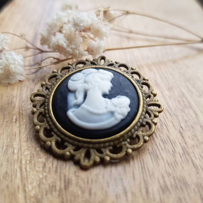 Brosche Mit Gemme Schwarz Rosa Blau Rot Grün Cameo Kamee Als Pin in Bronze Vintage von dieSchmuckkiste