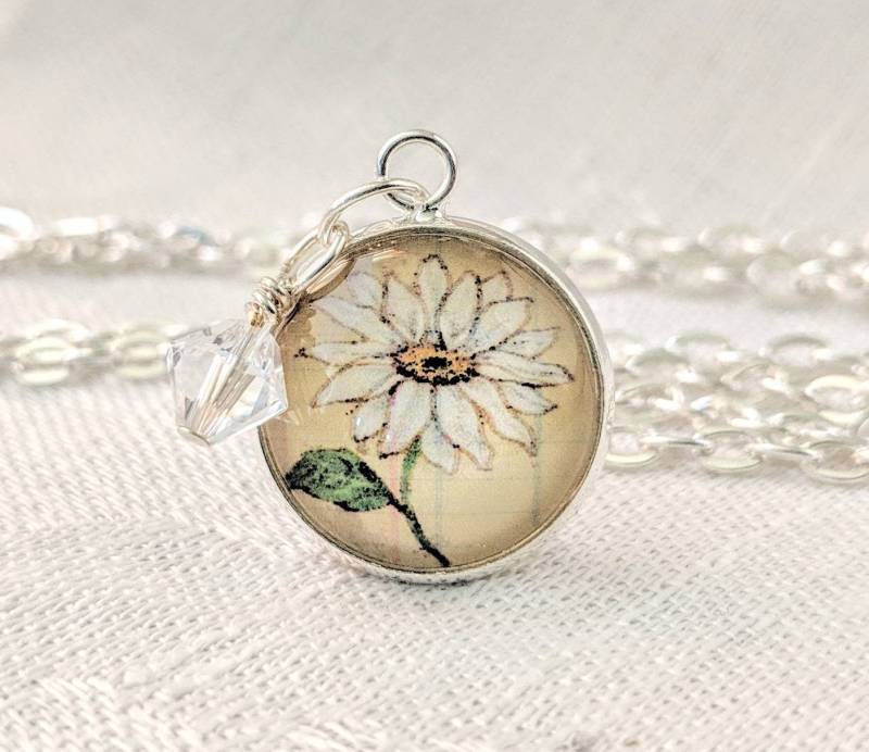 Daisy Blume Anhänger April Geburtsstein Kristall, Versilberte Kette Daisy Blume Anhänger April Geburtsstein Kristall, Versilberte Kette von digiliodesigns