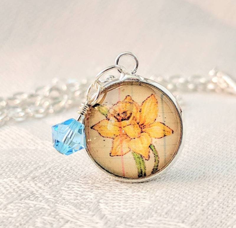 Narzisse Anhänger Kette März Geburtsstein Aquamarin Swarovski Kristall Narzisse Anhänger Kette März Geburtsstein Aquamarin Swarovski Kristall von digiliodesigns