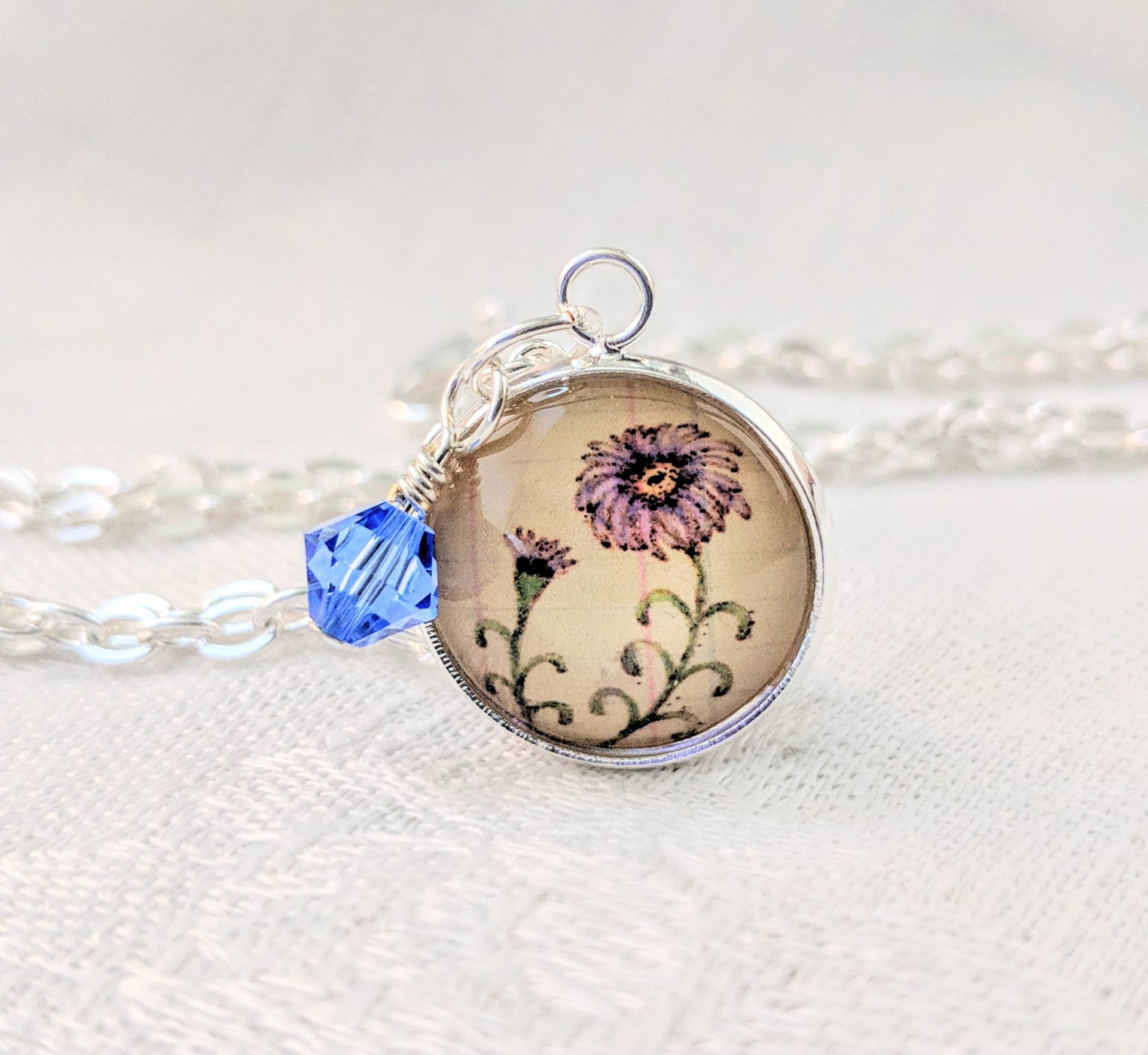 September Aster Blumen Anhänger Saphir Kristall, Sterling Überzogene Kette September Aster Blumen Anhänger Saphir Kristall, Sterling Überzogene Kette von digiliodesigns