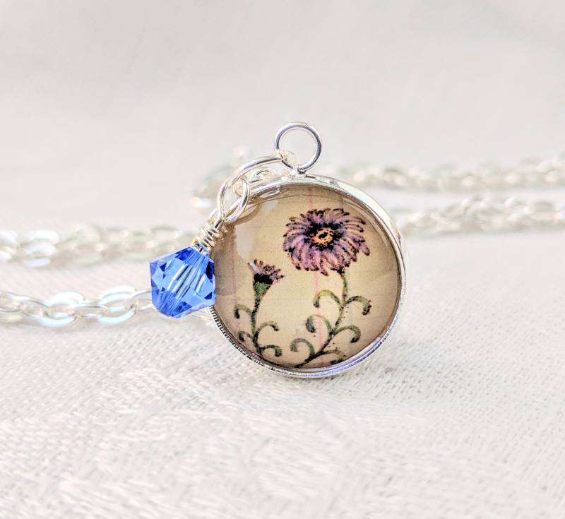 September Aster Blumen Anhänger Saphir Kristall, Sterling Überzogene Kette September Aster Blumen Anhänger Saphir Kristall, Sterling Überzogene Kette von digiliodesigns