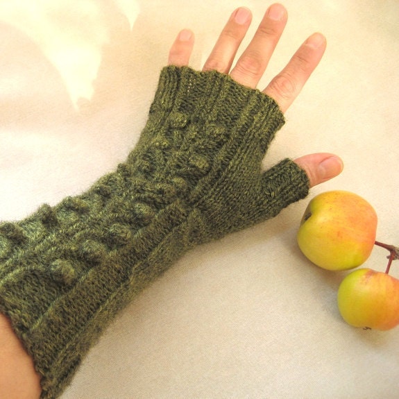 Kabel Bommel Hand Stricken Handschuhe/Armstulpen Lange Elegante Wolle Olive Gehäkelte Pulswärmer Womens Weihnachtsgeschenk Idee von dimana