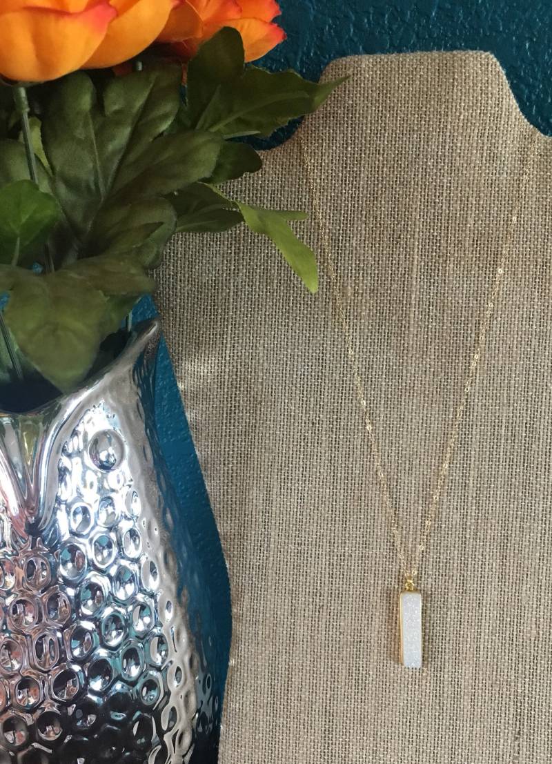 Vertikale Weiße Druzy Bar Anhänger Halskette Vertikale Weiße Druzy Bar Anhänger Halskette von dimples211