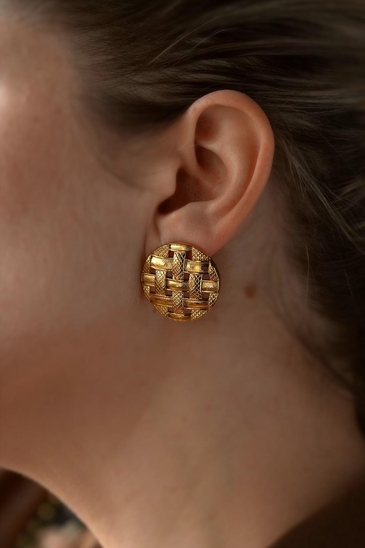 Große Runde Gold Ohrstecker Retro 80Er 90Er Jahre Vintage Style Textur Gewebt Design Arbeit Büro Ohrringe Trendy Geburtstagsgeschenk von dinaristore