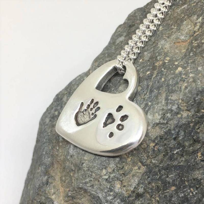Hand Pfote Abdruck Halskette, Doppel Silber Herz Anhänger, Maßgeschneiderte Personalisierte Geschenk Für Hunde - Oder Katzenliebhaber von dinkydabs