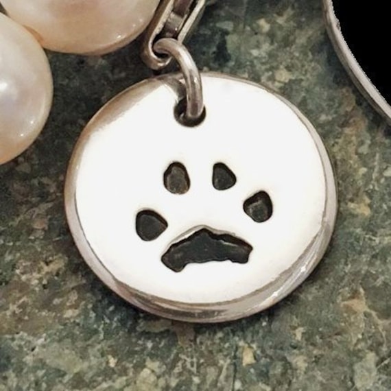 Pfötchen Anhänger in Silber Von Aktuellem Pfotenabdruck, Geschenk Für Hunde Oder Katzen Liebhaber von dinkydabs