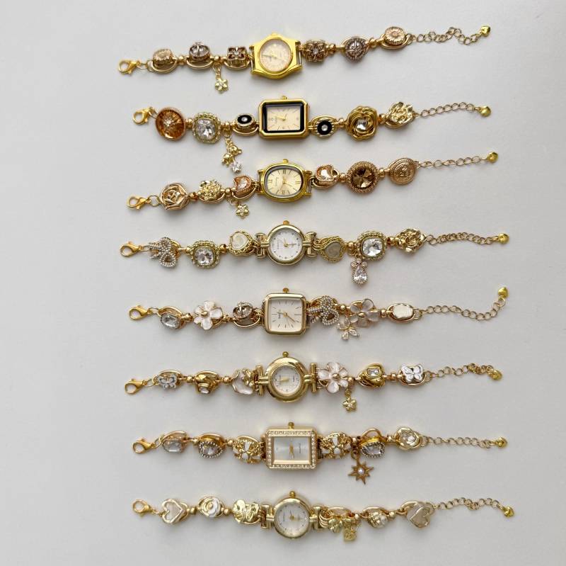 Handgefertigte Vintage Gold Uhr Armband, Elegante Tigerauge Weiße Blume Charms, Einzigartiges Mode-Accessoire, Schmuck Geschenk Für Sie Handgefertigte Vintage Gold Uhr Armband, Elegante Tigerauge Weiße Blume Charms, Einzigartiges Mode-Accessoire, Schmuck Geschenk Für Sie von dirkker